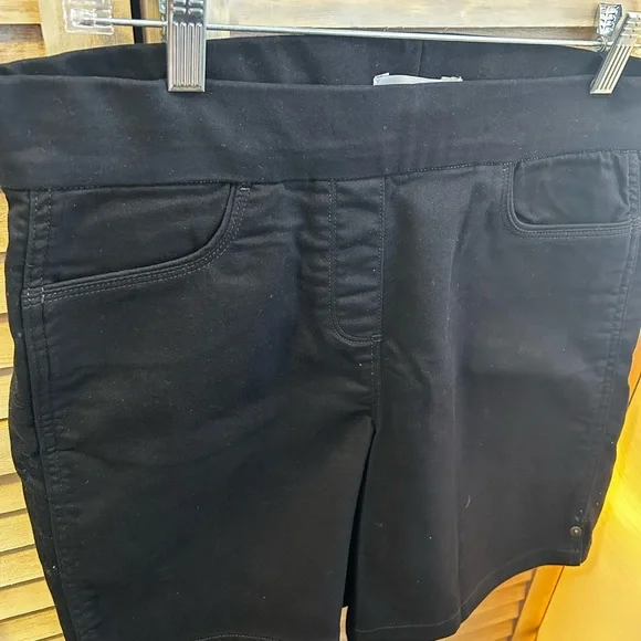 Liz Claiborne Classic Black Women's Shorts - Picture 3 of 5